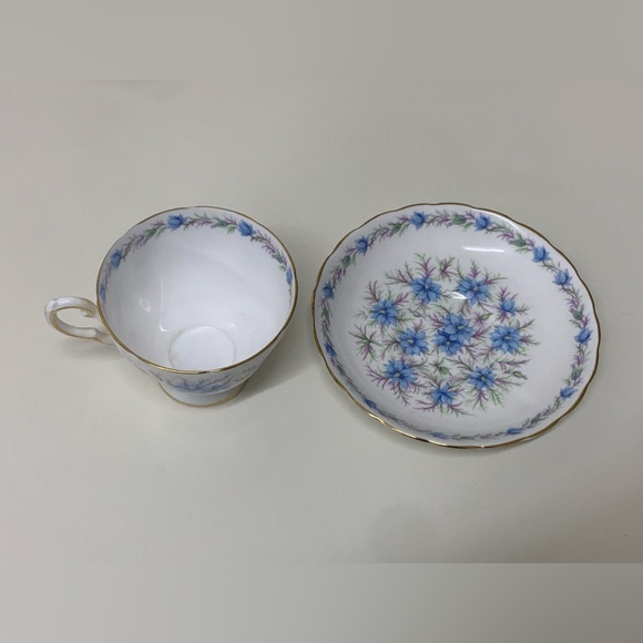 Vintage Royal Tuscan LOVE IN THE MIST Blue Footed Tea Cup & Saucer Set - Picture 6 of 16